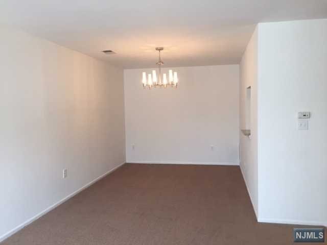 1002 Cumberland Ct - Photo 2 of 12
