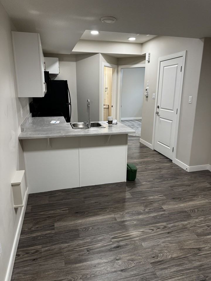 9637 155 Street, Down, Edmonton, Alberta, Canada, T5P 2K6 - Photo 2 of 6