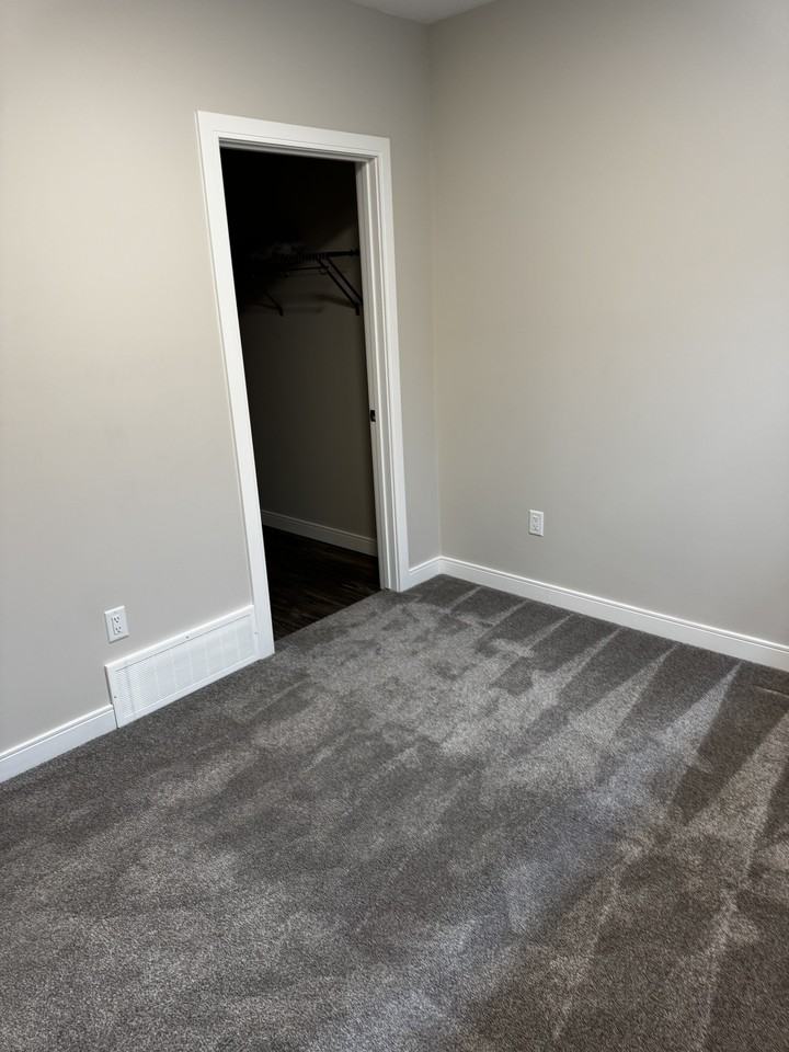 9637 155 Street, Down, Edmonton, Alberta, Canada, T5P 2K6 - Photo 5 of 6