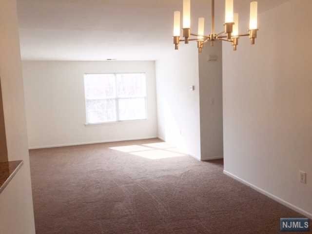 1002 Cumberland Ct - Photo 3 of 12
