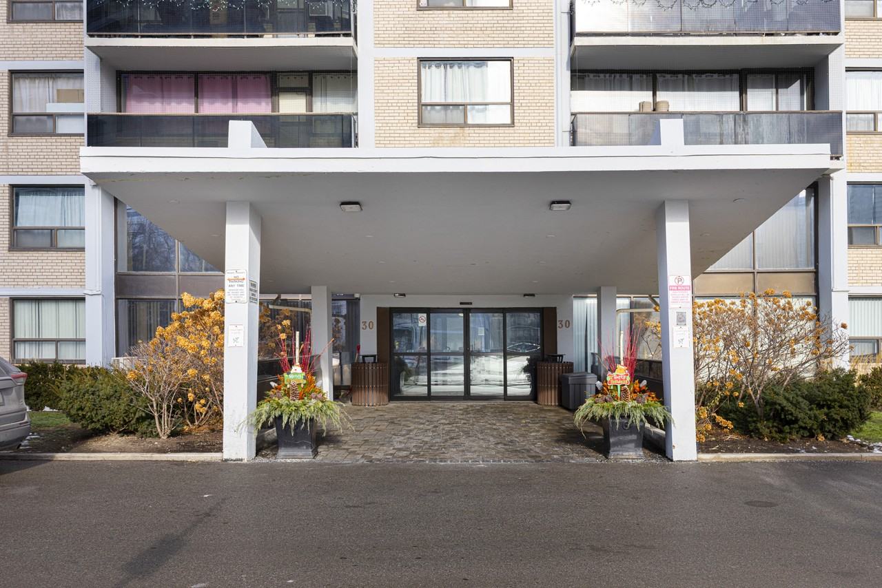 30 Esterbrooke Avenue - Photo 3 of 16