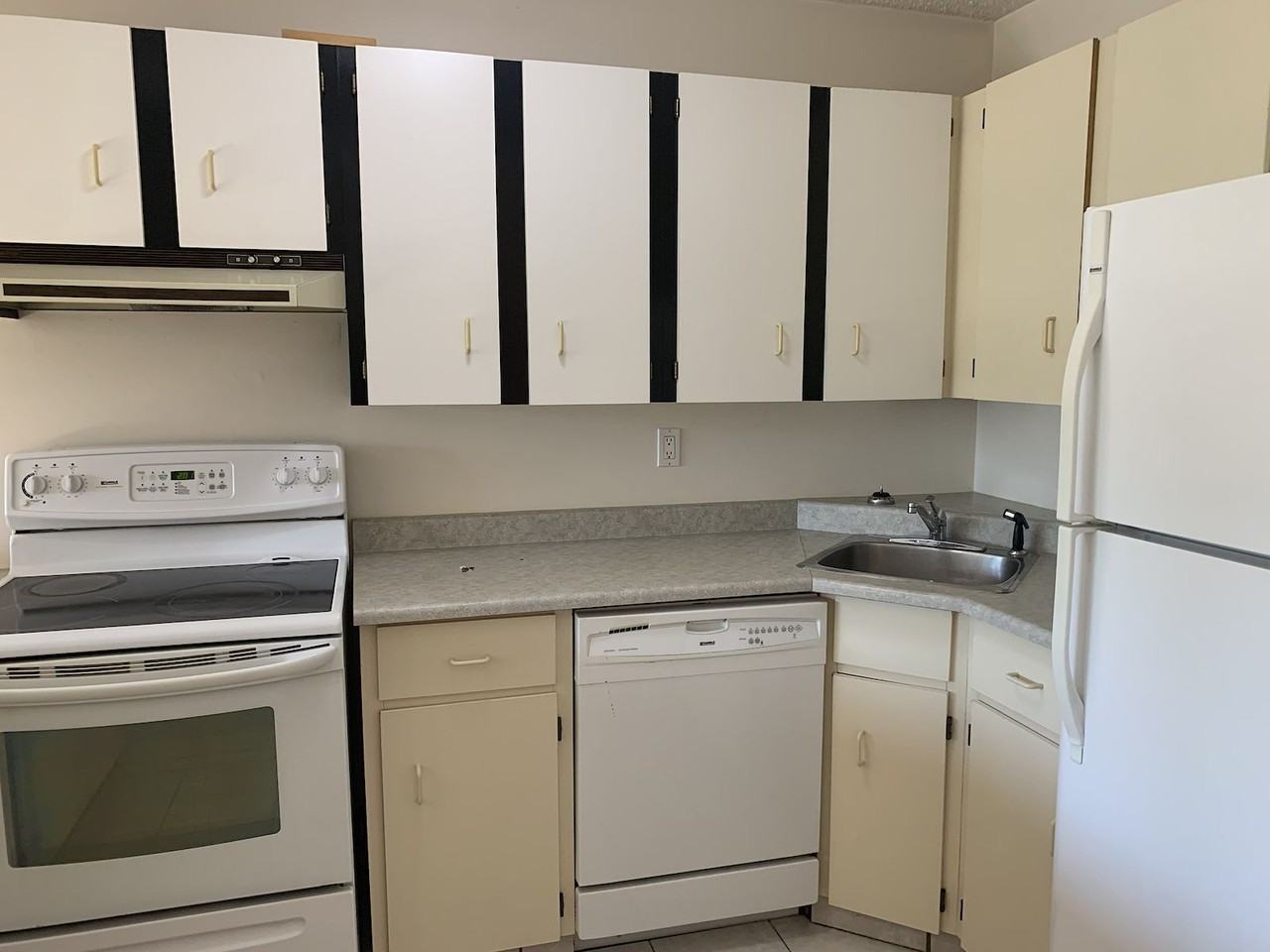 7915 112 Avenue Northwest 202, Edmonton, Alberta, Canada, T5B 2J8 - Photo 5 of 12