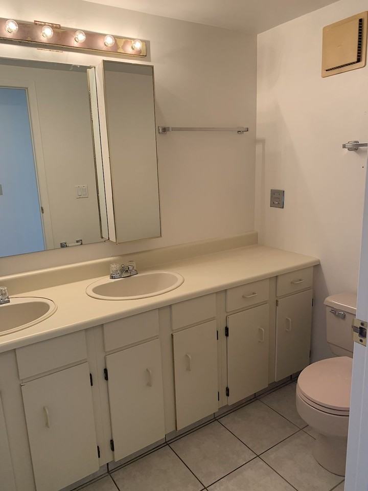 7915 112 Avenue Northwest 202, Edmonton, Alberta, Canada, T5B 2J8 - Photo 6 of 12