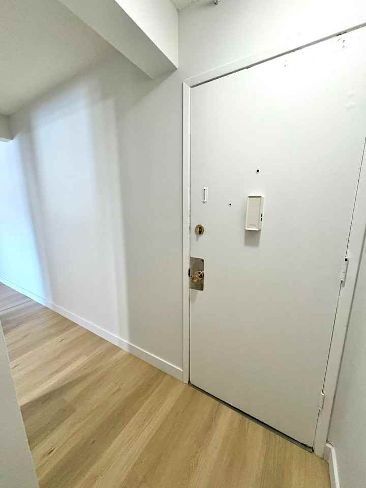 Whyte Pine Manor - Photo 3 of 23