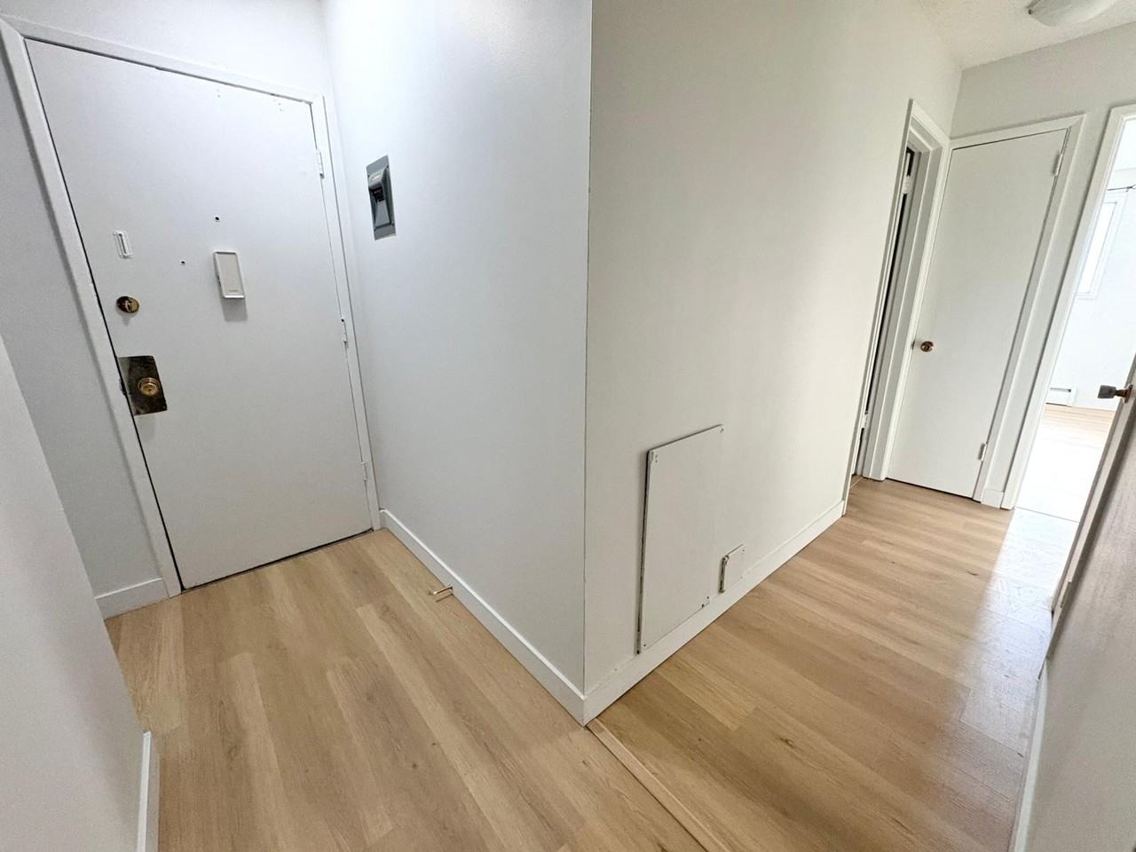 Whyte Pine Manor - Photo 4 of 23