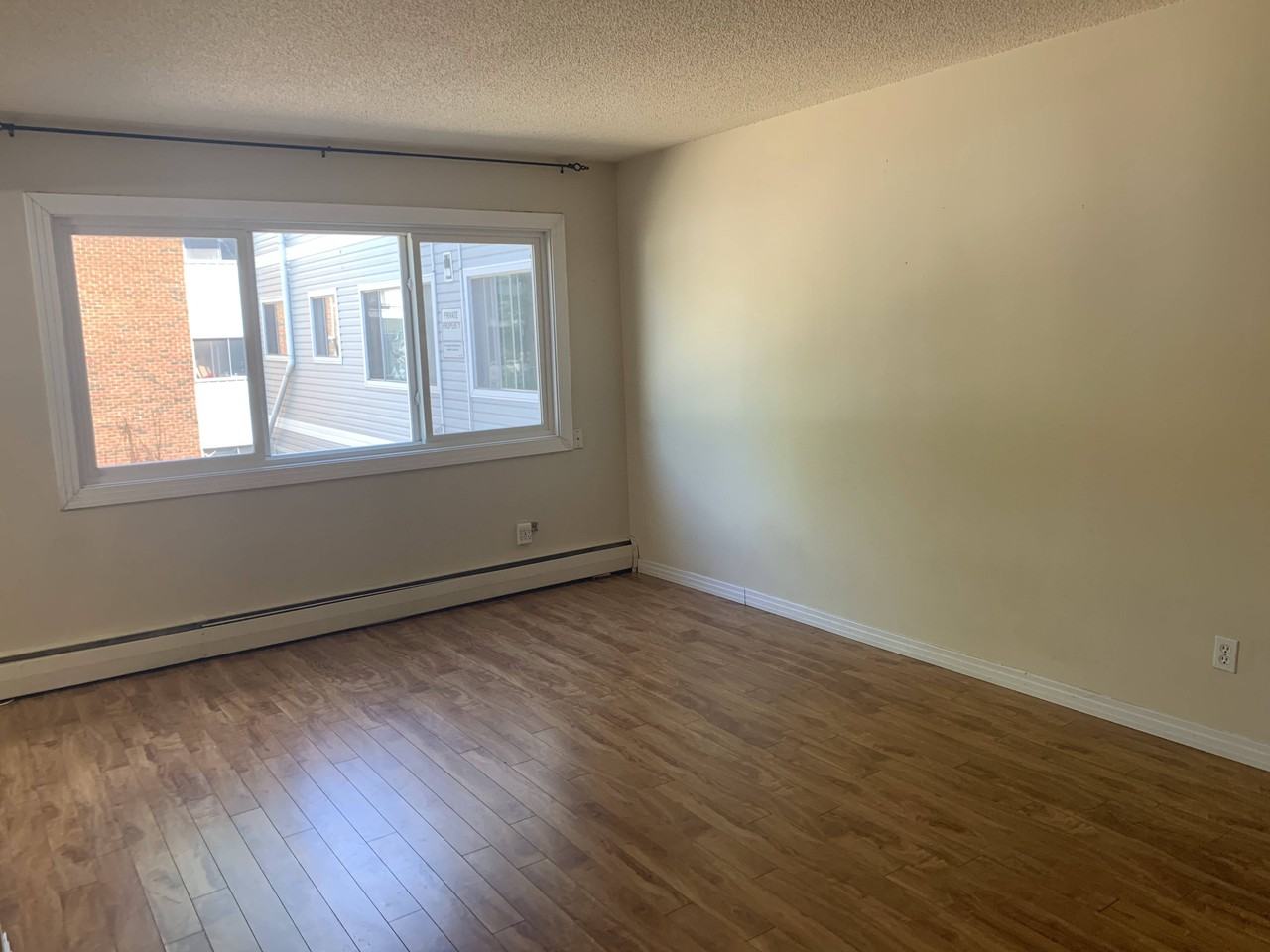 Whyte Pine Manor - Photo 5 of 23