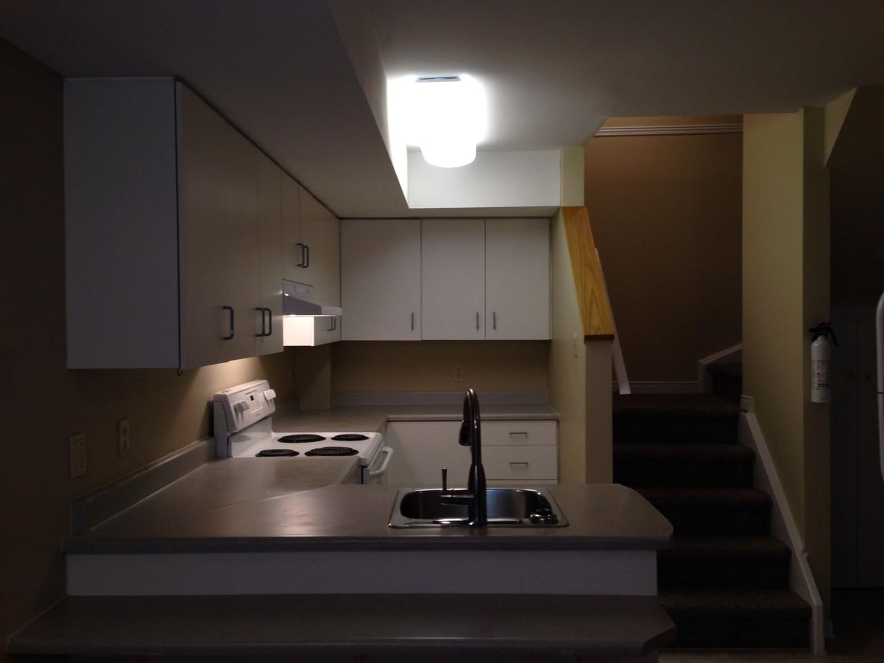 110 Stirling Avenue - Photo 4 of 34