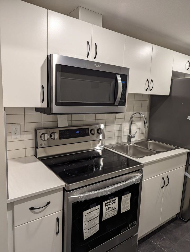 15661 18 Avenue, Down , Edmonton, Alberta, Canada, T6W 5C2 - Photo 2 of 8