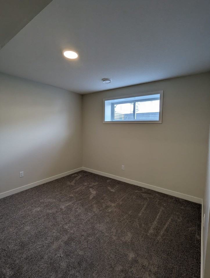 15661 18 Avenue, Down , Edmonton, Alberta, Canada, T6W 5C2 - Photo 5 of 8