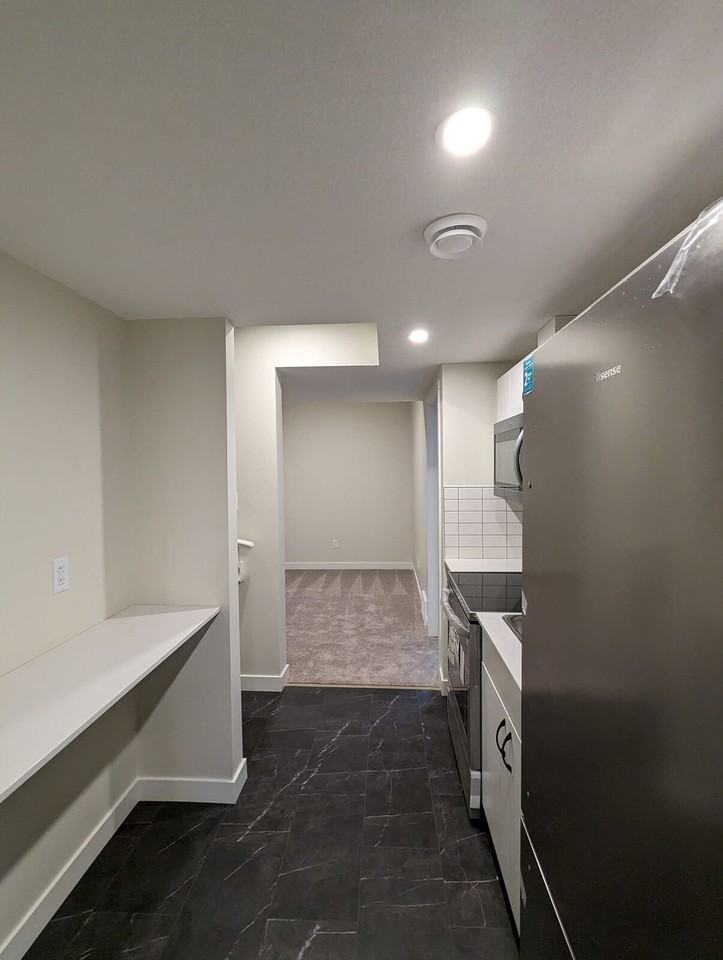 15661 18 Avenue, Down , Edmonton, Alberta, Canada, T6W 5C2 - Photo 6 of 8