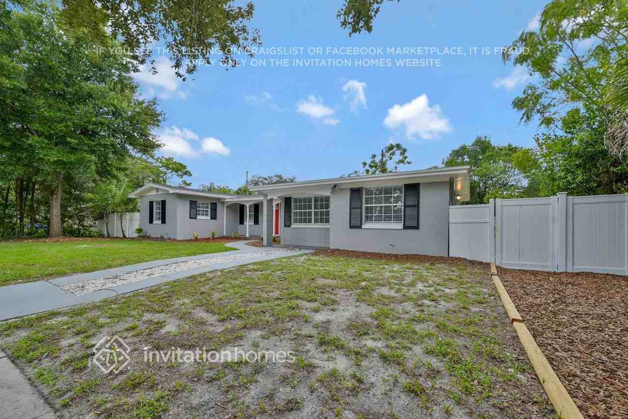 450 Iris Rd - Photo 3 of 27