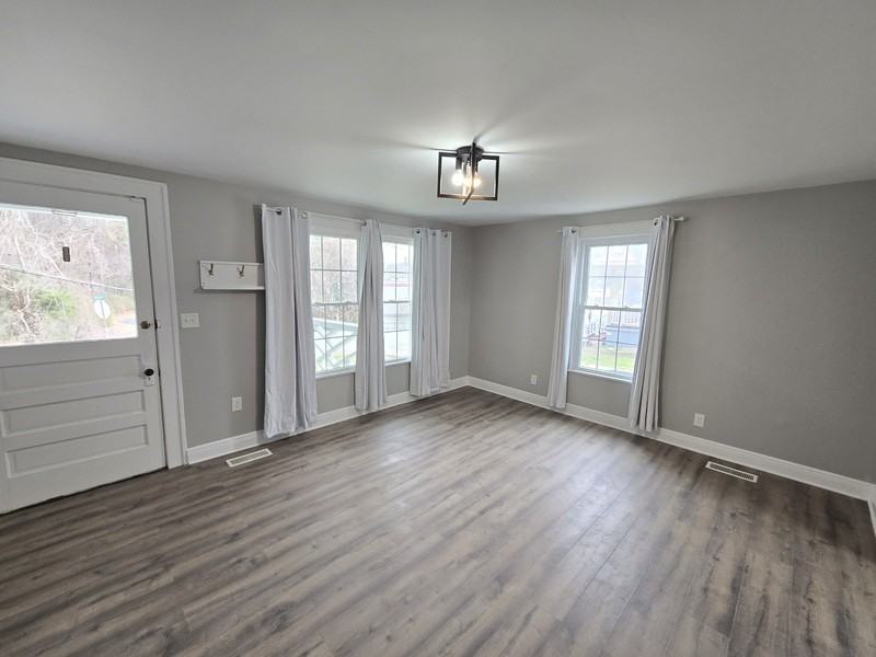 105 California Ave - Photo 2 of 17