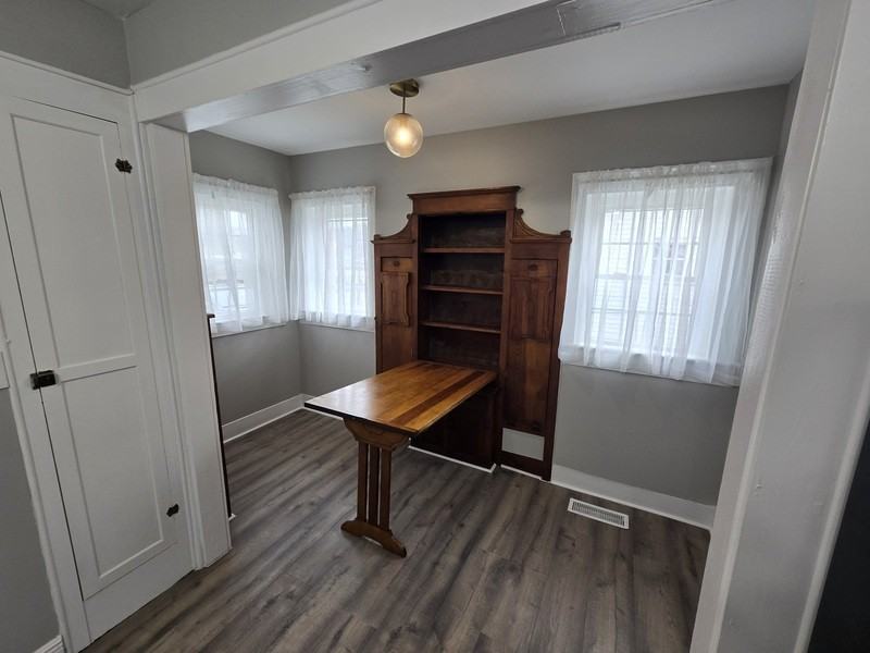 105 California Ave - Photo 7 of 17