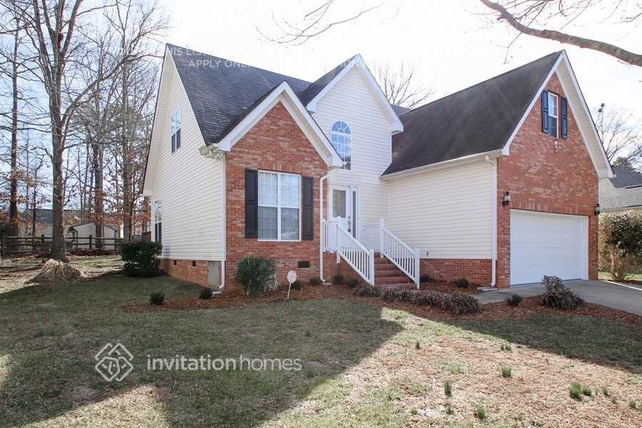 1616 Battle Ln - Photo 2 of 18