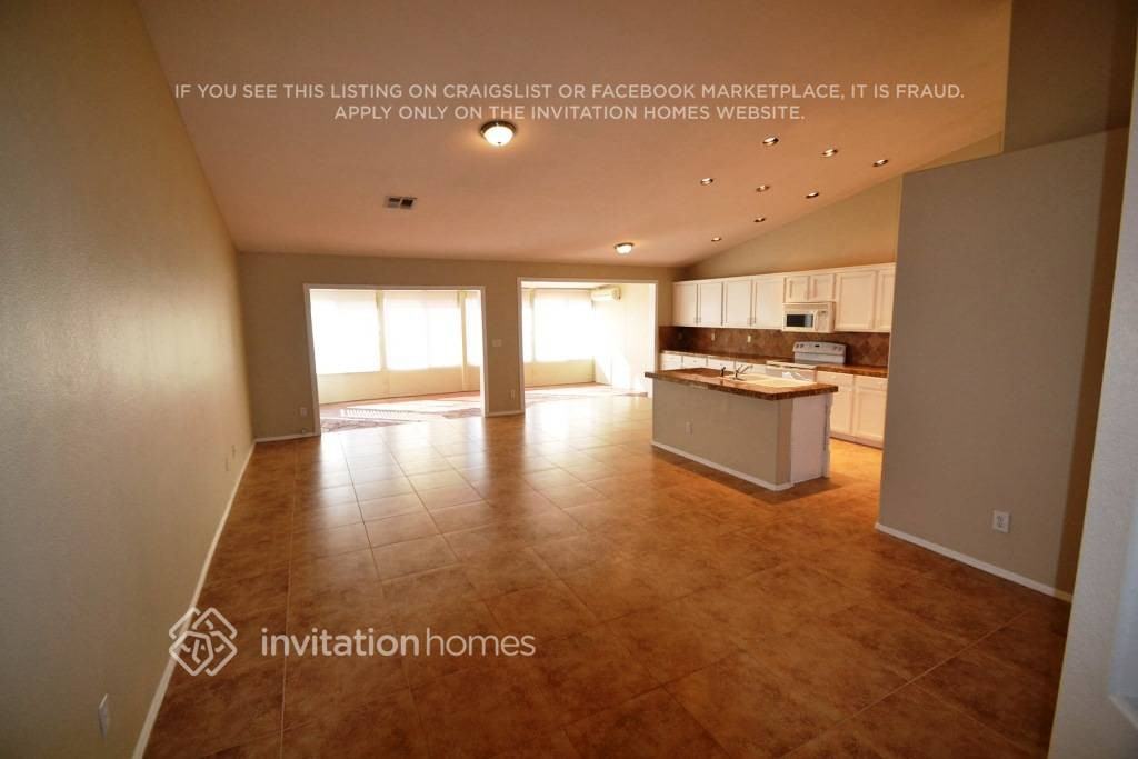 1669 E Golden Ln - Photo 2 of 11