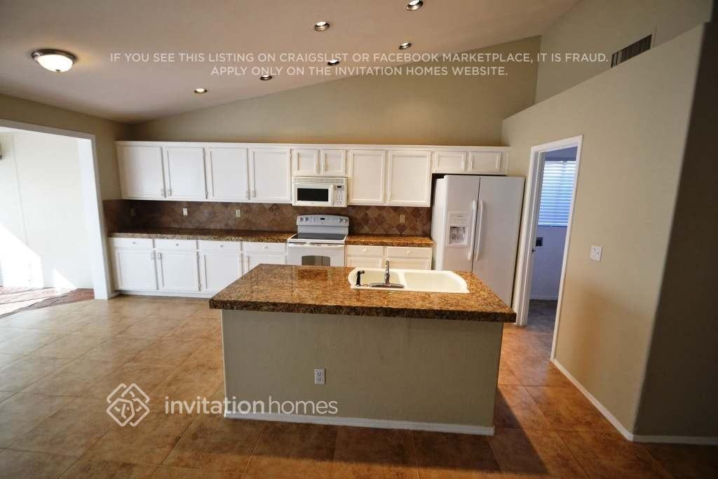 1669 E Golden Ln - Photo 3 of 11