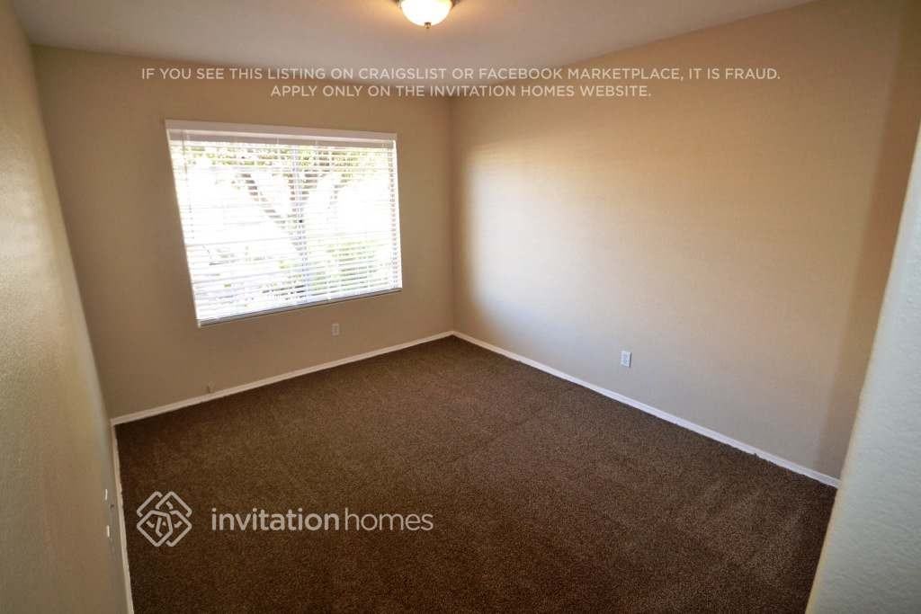 1669 E Golden Ln - Photo 4 of 11