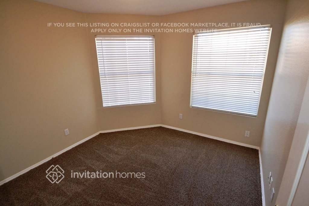 1669 E Golden Ln - Photo 5 of 11