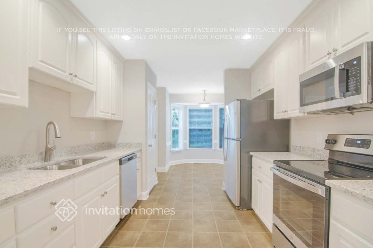 152 Saleen Dr - Photo 6 of 26