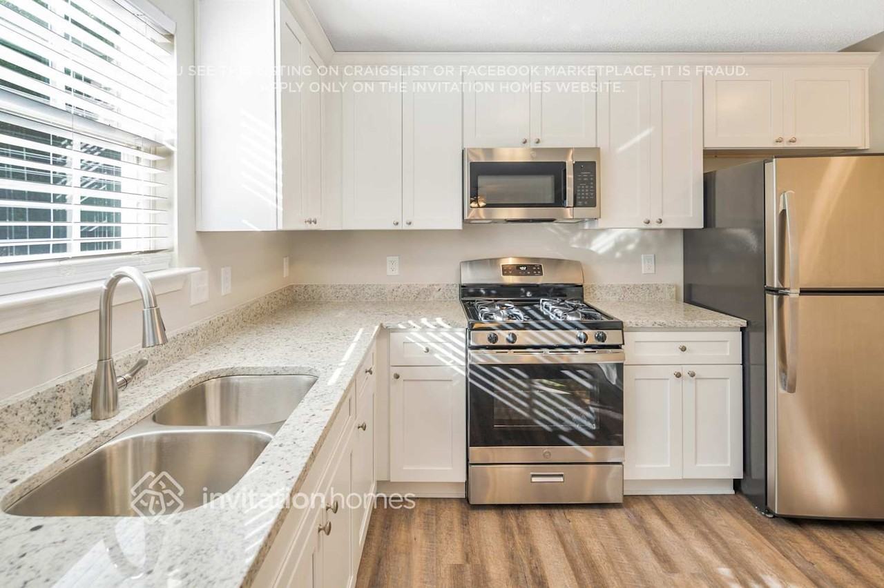 1418 Highfield Ct - Photo 6 of 26