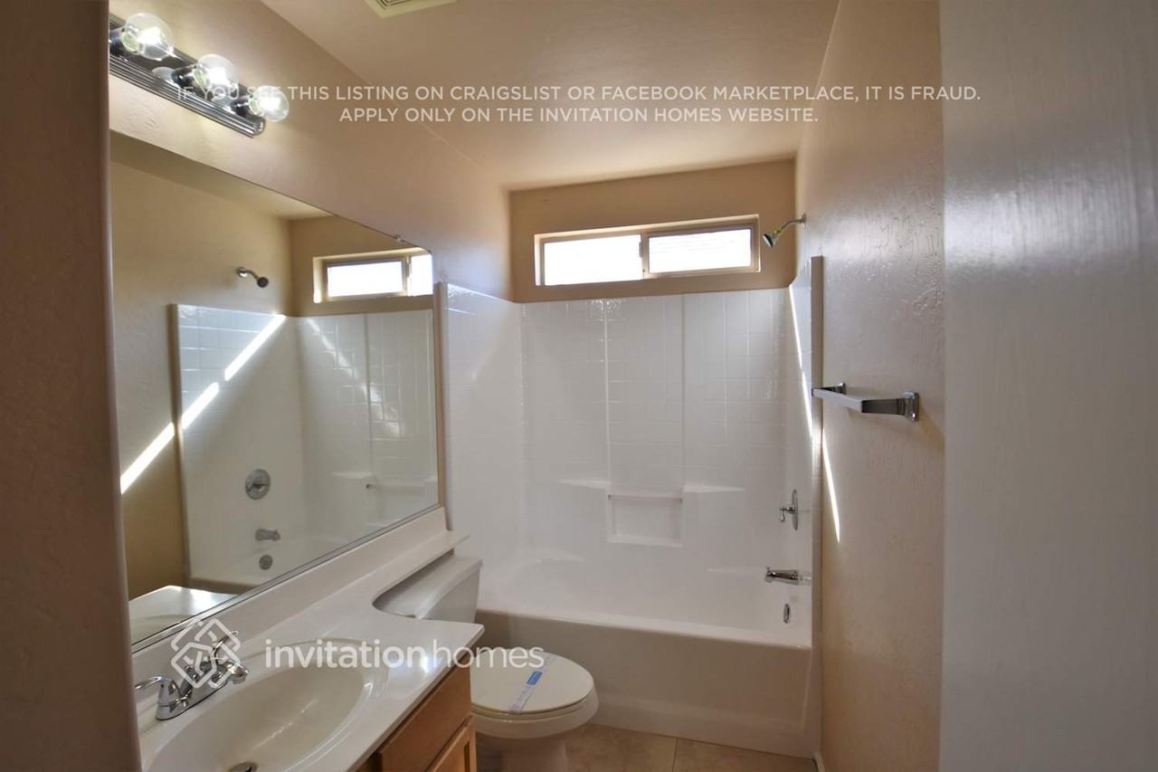 11411 W Yuma St - Photo 4 of 7