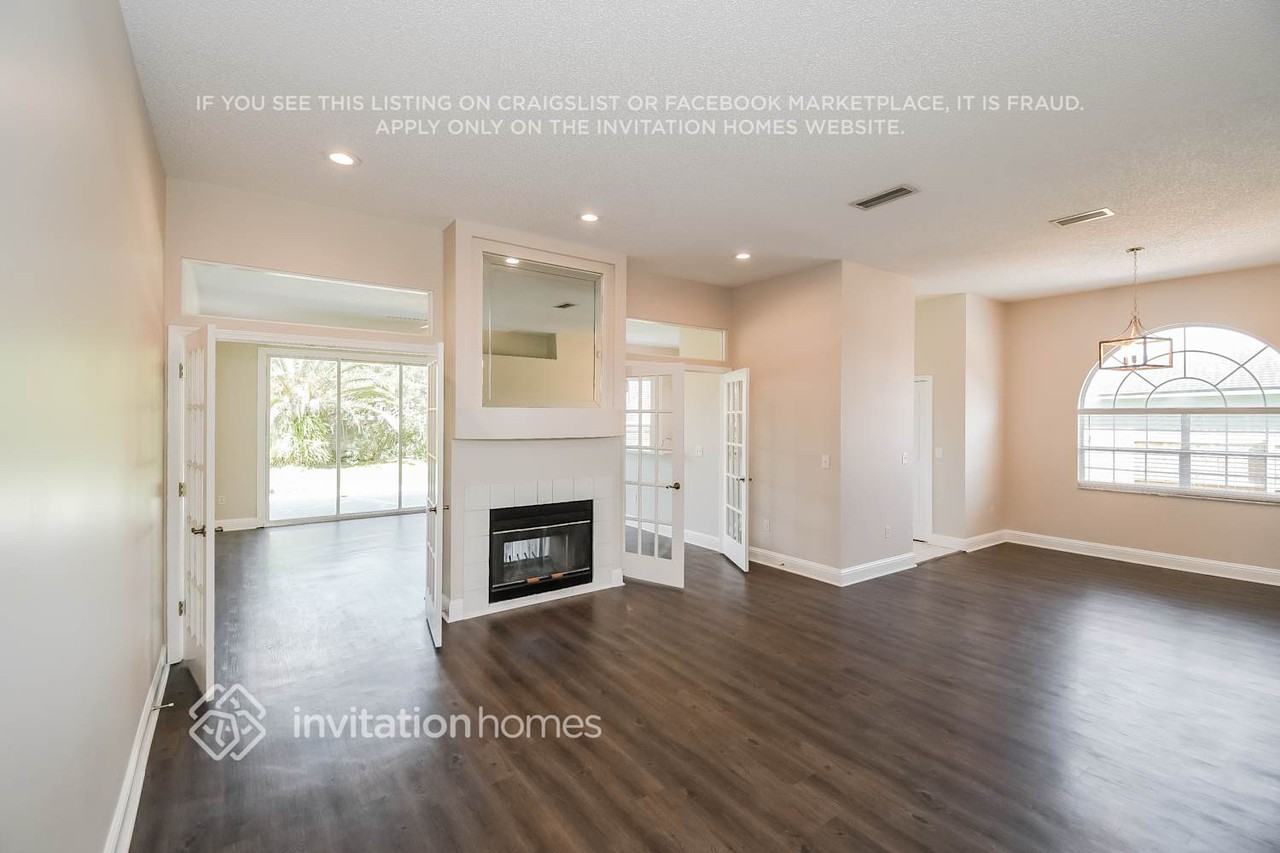 13129 Tamarisk Ct - Photo 3 of 16