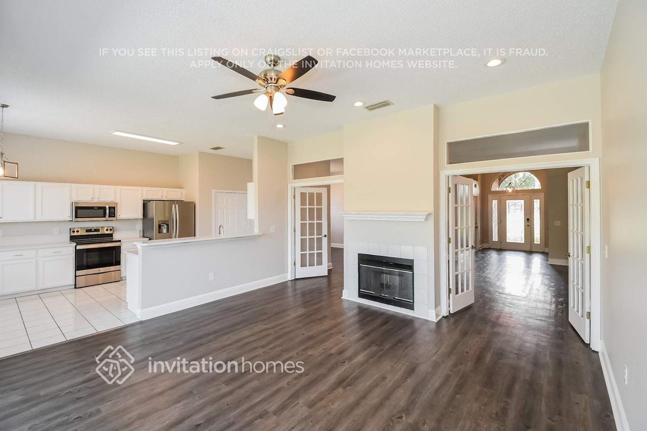 13129 Tamarisk Ct - Photo 4 of 16