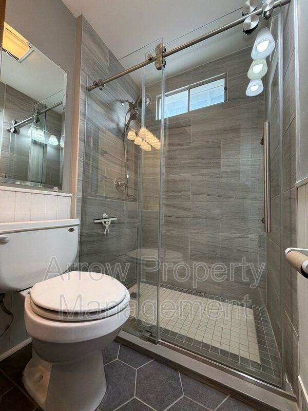 5318 Stockwell St - Photo 7 of 21