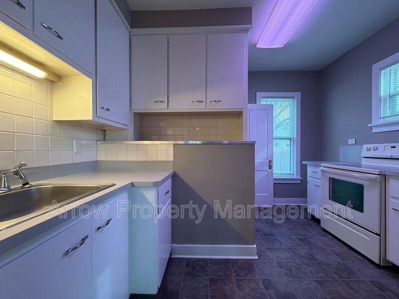 1928 S 10th St - Photo 4 of 16