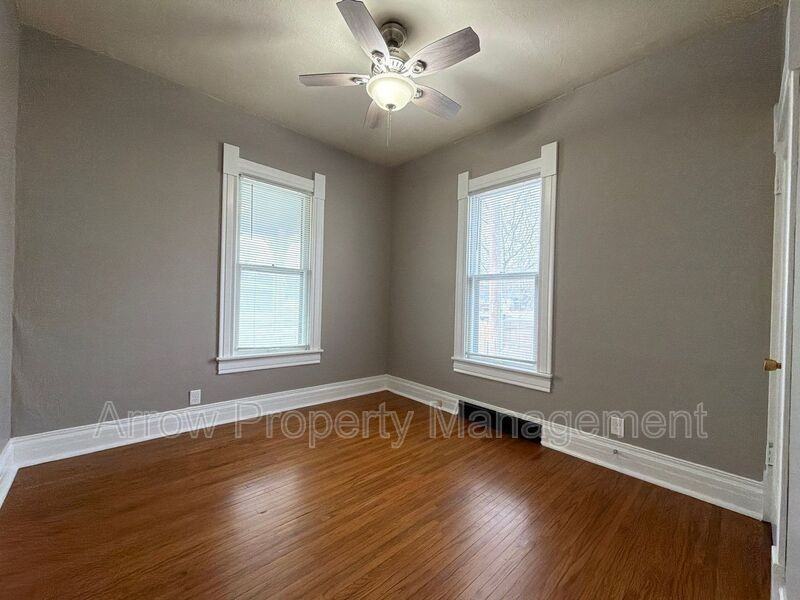 1928 S 10th St - Photo 7 of 16