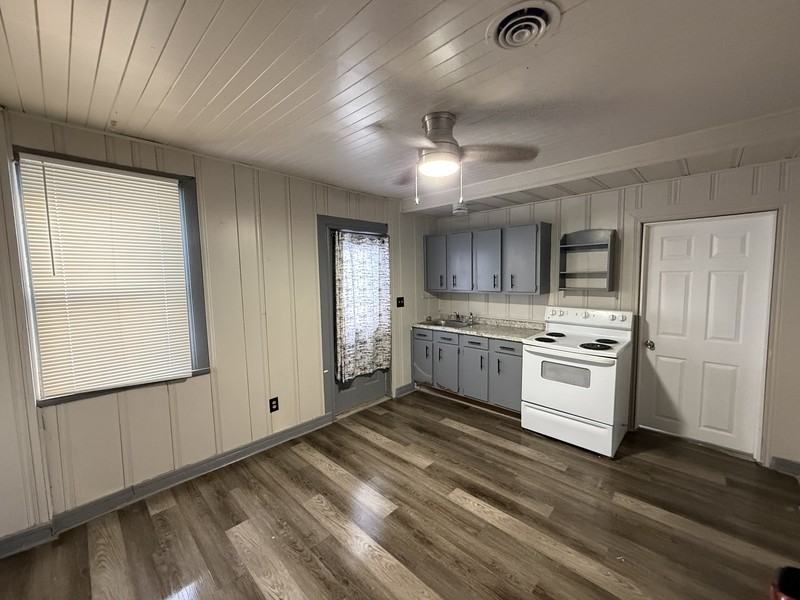 102 1/2 E Home Ave - Photo 7 of 8