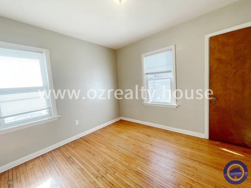 3509 Douglas Rd - Photo 5 of 15