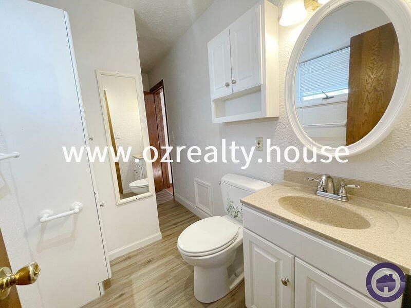 215 E Reed Ave - Photo 4 of 21