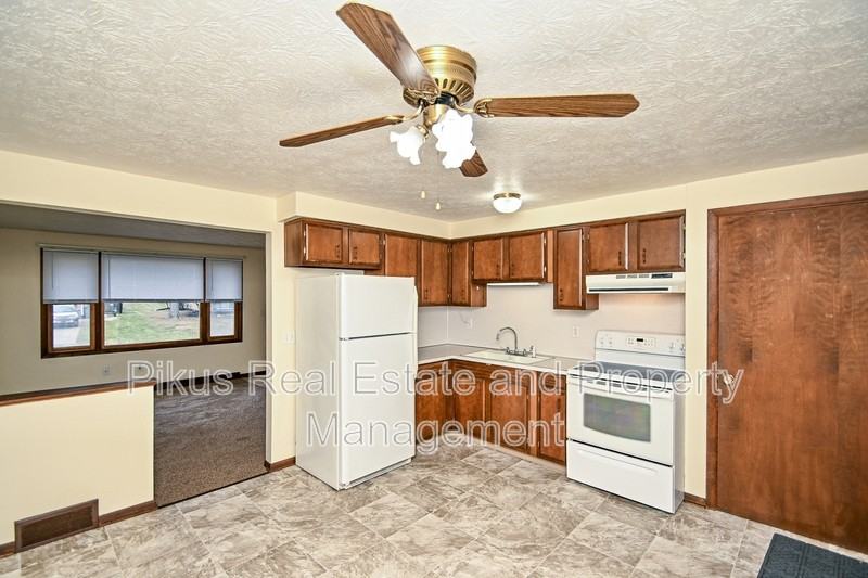 1618 Clearbrook Rd Nw - Photo 4 of 10