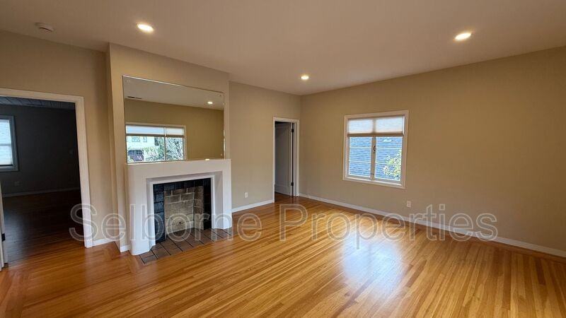 4174 Howe St - Photo 4 of 20