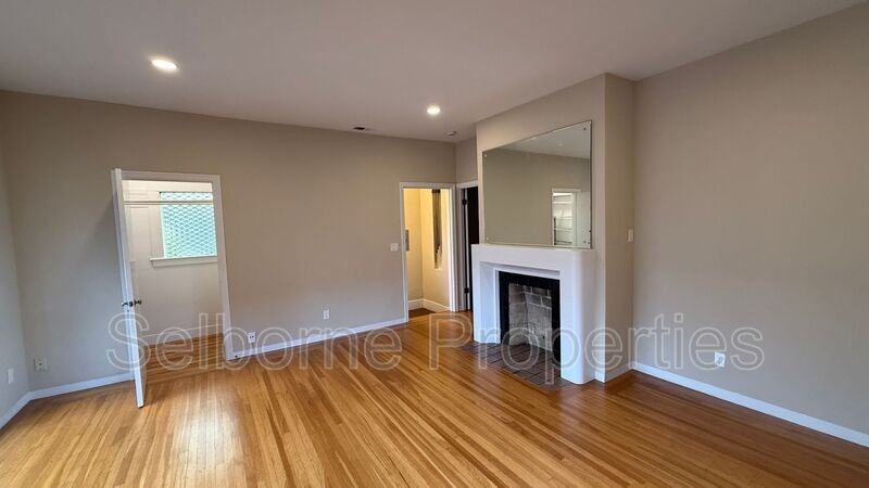 4174 Howe St - Photo 5 of 20