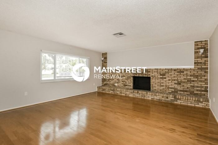 4715 Almanza Ave - Photo 4 of 16