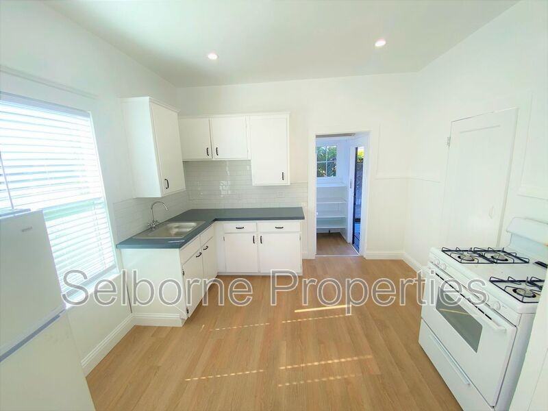 4325 Essex St - Photo 2 of 10