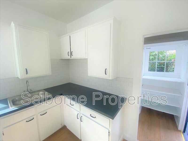 4325 Essex St - Photo 3 of 10