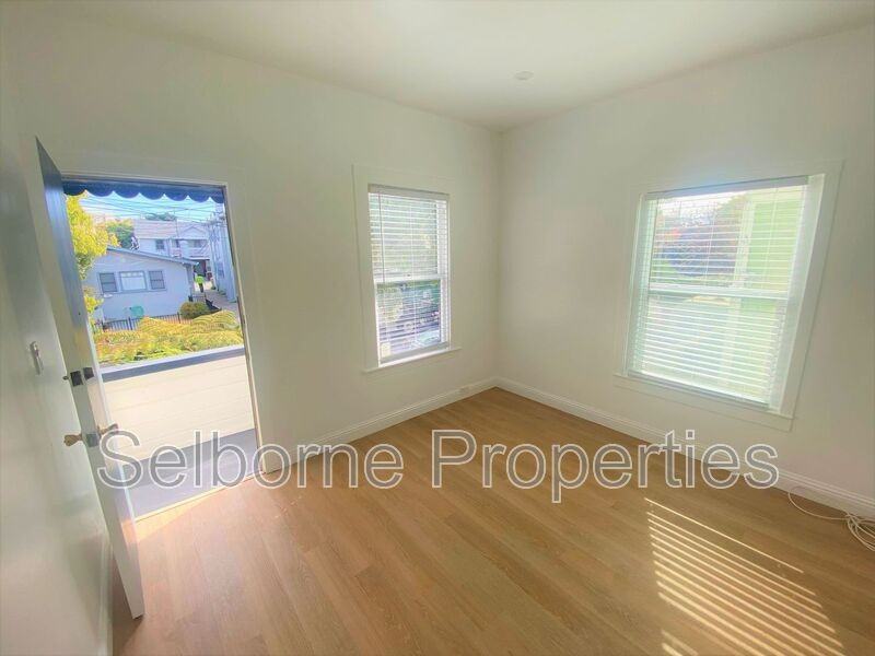 4325 Essex St - Photo 4 of 10