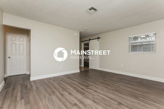 1602 Lindale Ave - Photo 4 of 16