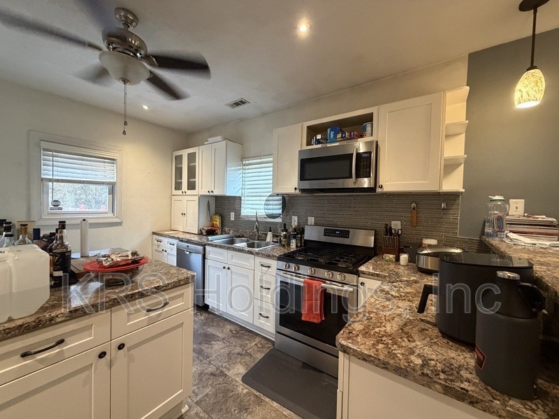 339 Goodman St - Photo 4 of 14