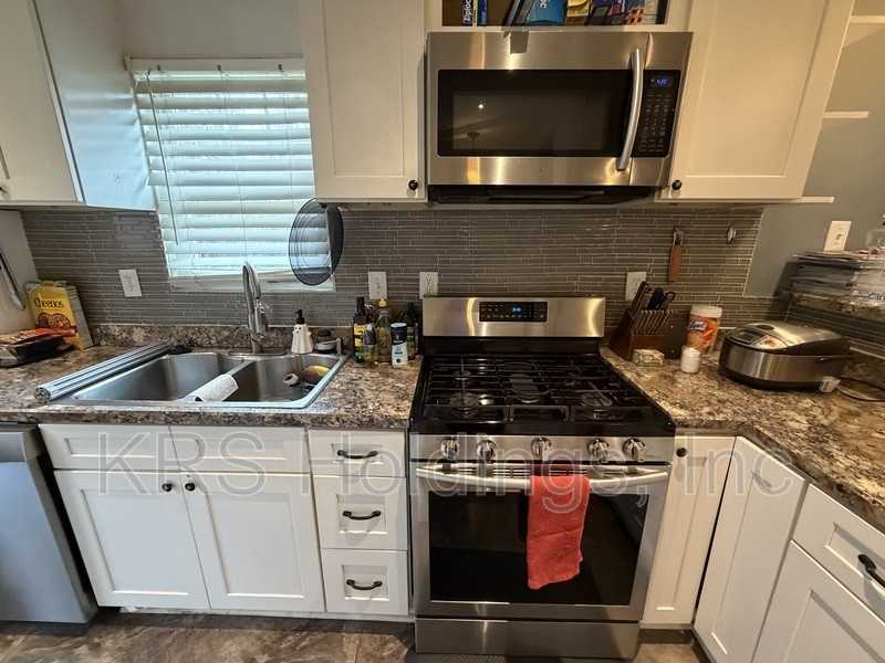 339 Goodman St - Photo 5 of 14
