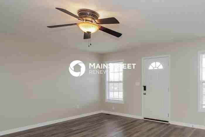 306 E 28th St - Photo 3 of 16