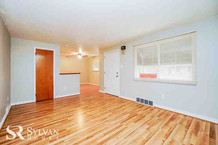 3003 Vernon Ave - Photo 3 of 16