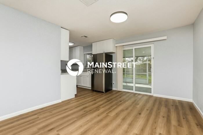 280 E Church Ave - Photo 4 of 16