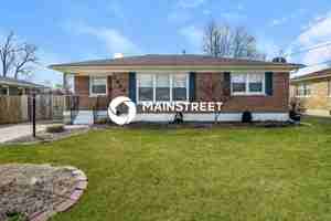 featured image of 4904 Paramount Dr