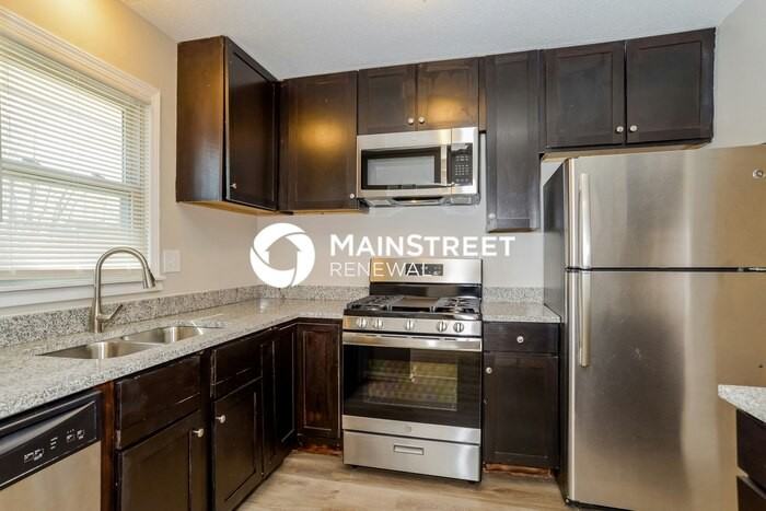 4701 Ne 48th St - Photo 6 of 17