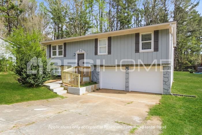 2145 Satellite Way - Photo 2 of 24