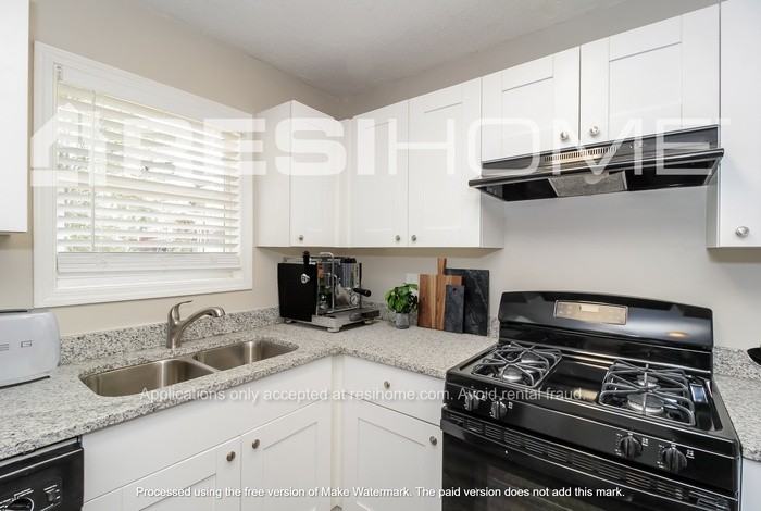 2145 Satellite Way - Photo 4 of 24